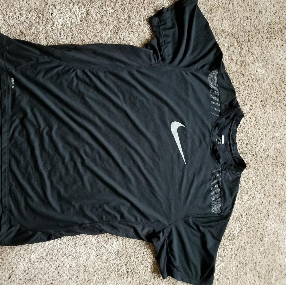 NIKE Dri Fit Loose Black Tee